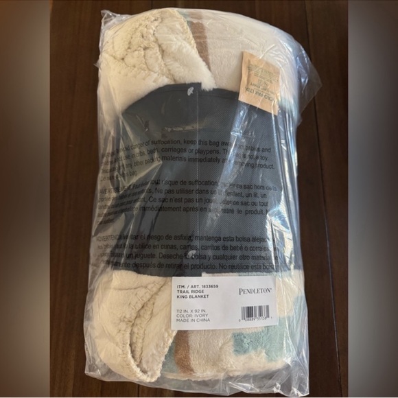 🎉LAST CHANCE🎉 Pendleton luxurious plush blanket - Picture 7 of 8